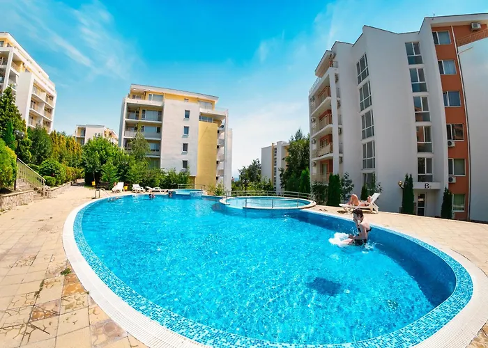 アパート Crown Club *