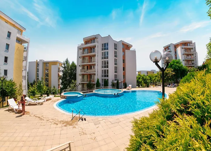 アパート Crown Club *