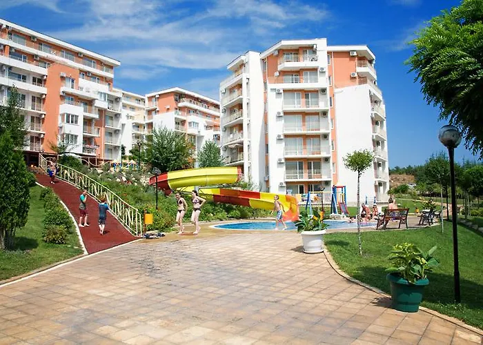 アパート Crown Club