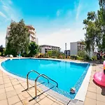 Crown Club Apartamento *