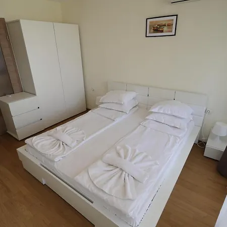 Crown Club Apartman *