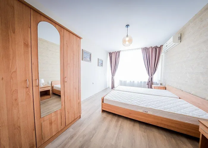 Crown Club Apartment *