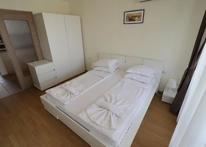 Crown Club Apartment *